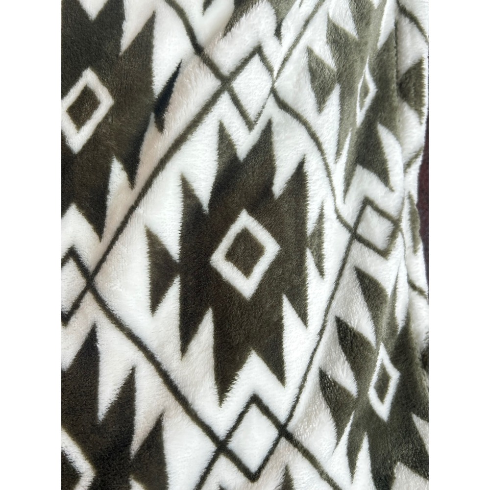 Soft & Cozy Velvet Plush Blanket Twin Southwestern Geometric Olive Green‎ Cream - Picture 5 of 6